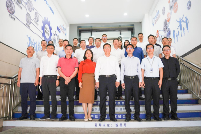 龍華區(qū)副區(qū)長一行蒞臨三人易行考察指導(dǎo)